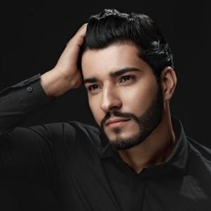 Choosing the Right Hair Implant Clinic: Essential Factors to Consider