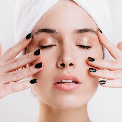 How do dermatologists treat dry skin?